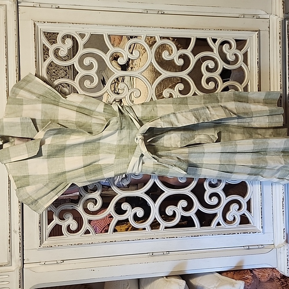 Gal Meets Glam Plaid Wrap Dress, Size 6